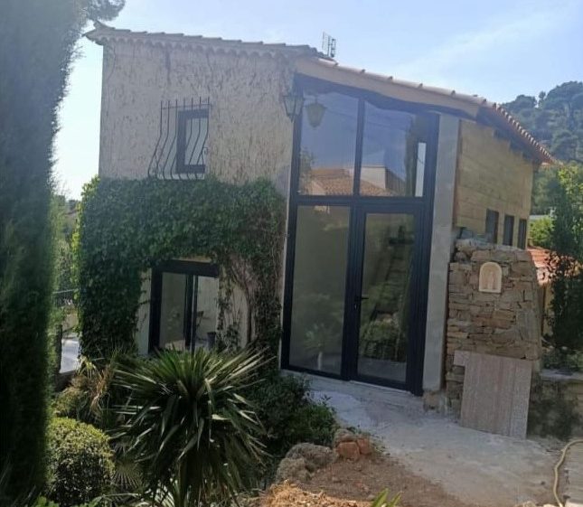 Rénovation de Menuiserie Aluminium à Aubagne : Performance Énergétique et Design