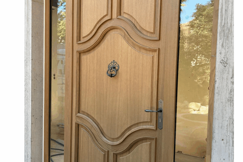 Rénovation de Porte d’Entrée en Bois à Aubagne : Transformation Avant/Après par Illumin Alu